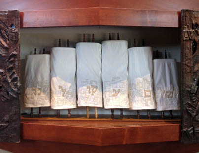 Torah Covers, The Community Synagogue